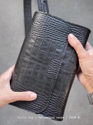 Kylie bag з натуральної шкіри з тисненням кроко🖤 2050 ₴ 🔘 Натуральна шкіра 🔘 Розмір 23*14*5 см 🔘 Один основний відділ 🔘…