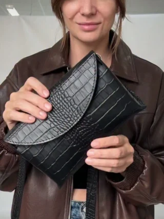Міамі в чорній шкірі з тисненням рептилії ✨ 📌 1550 грн 🔘 Натуральна шкіра 🔘 Власне виробництво 🔘 Розмір 21 х 13 х 4 см 🔘…