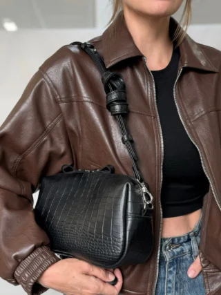 Ідеальна Bri bag✨Натуральна шкіра з тисненням «кайман» 🔘 Натуральна замша або шкіра 🔘 Розмір 25х14.5х7-8 см 🔘 Ремінець н…